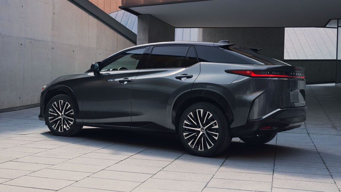 Lexus-RZ-side